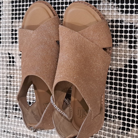 Sofft Evonne Flat Sandals - Picture 3 of 8